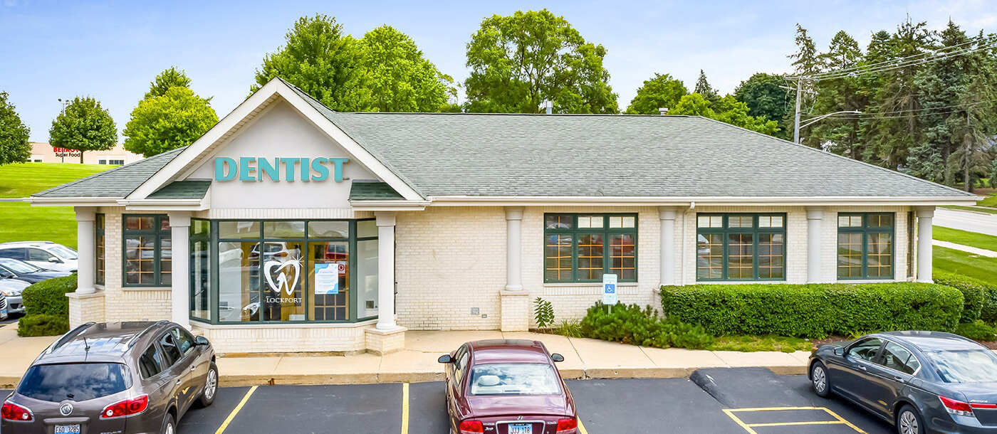 Outside view of Grand Dental Lockport