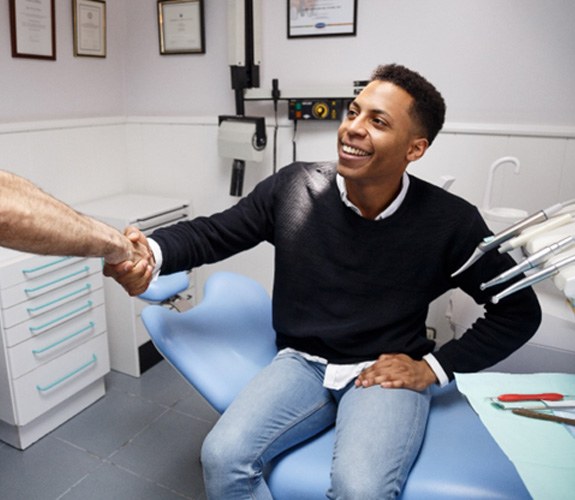 Patient visiting dentist in Lockport 