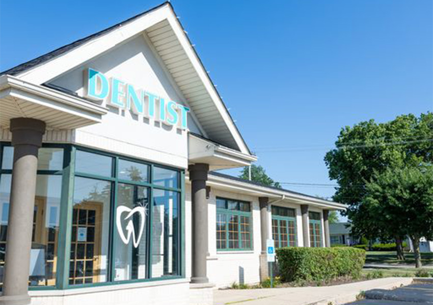 Outside view of Grand Dental Lockport